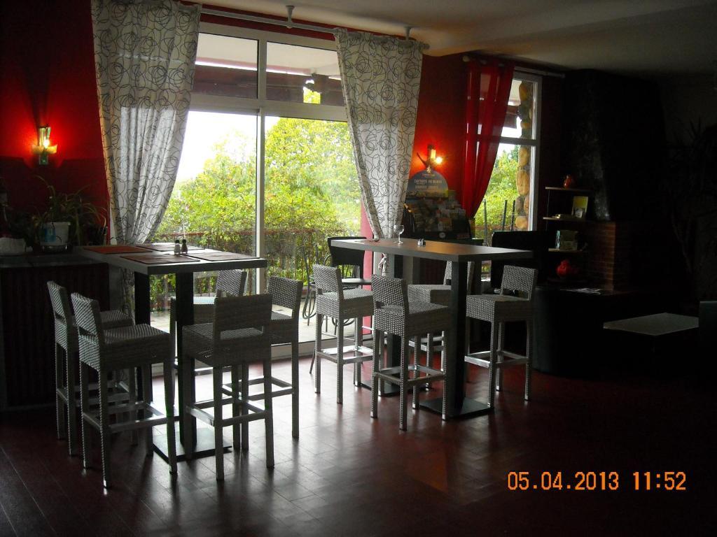 Logis Hotels - Hotel Et Restaurant Le Relais Des Garrigues Grisolles  Екстериор снимка
